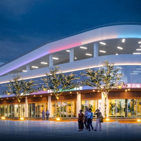 商场室外透视夜景一张