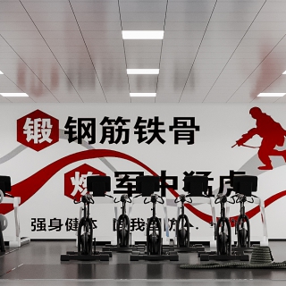 现代-健身房特写