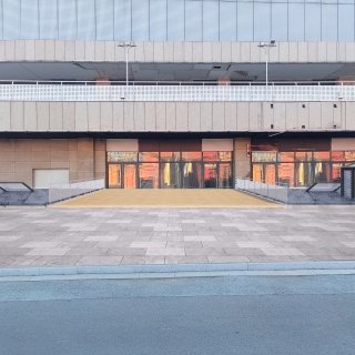 雨棚中间