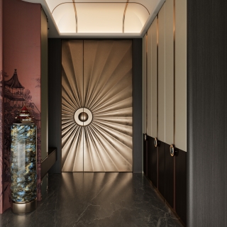 现代入户门厅外